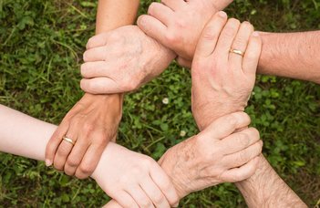 Gyermekek, fiatalkorúak, időskorúak és a család