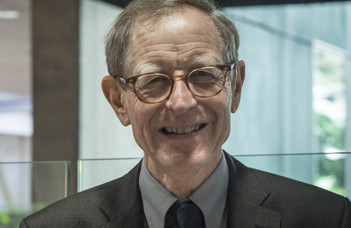 Hugh Beale professzor vendégelőadása